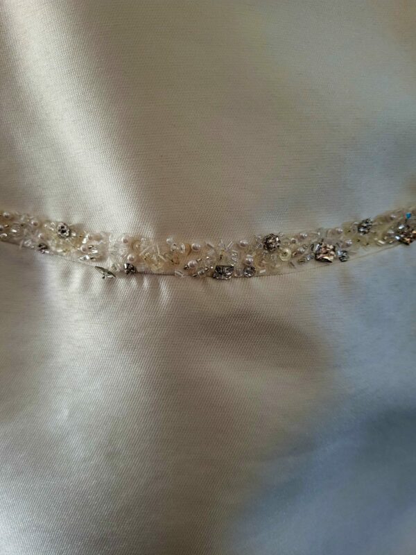 1638  WHITE WEDDING DRESS  £200 - Image 5