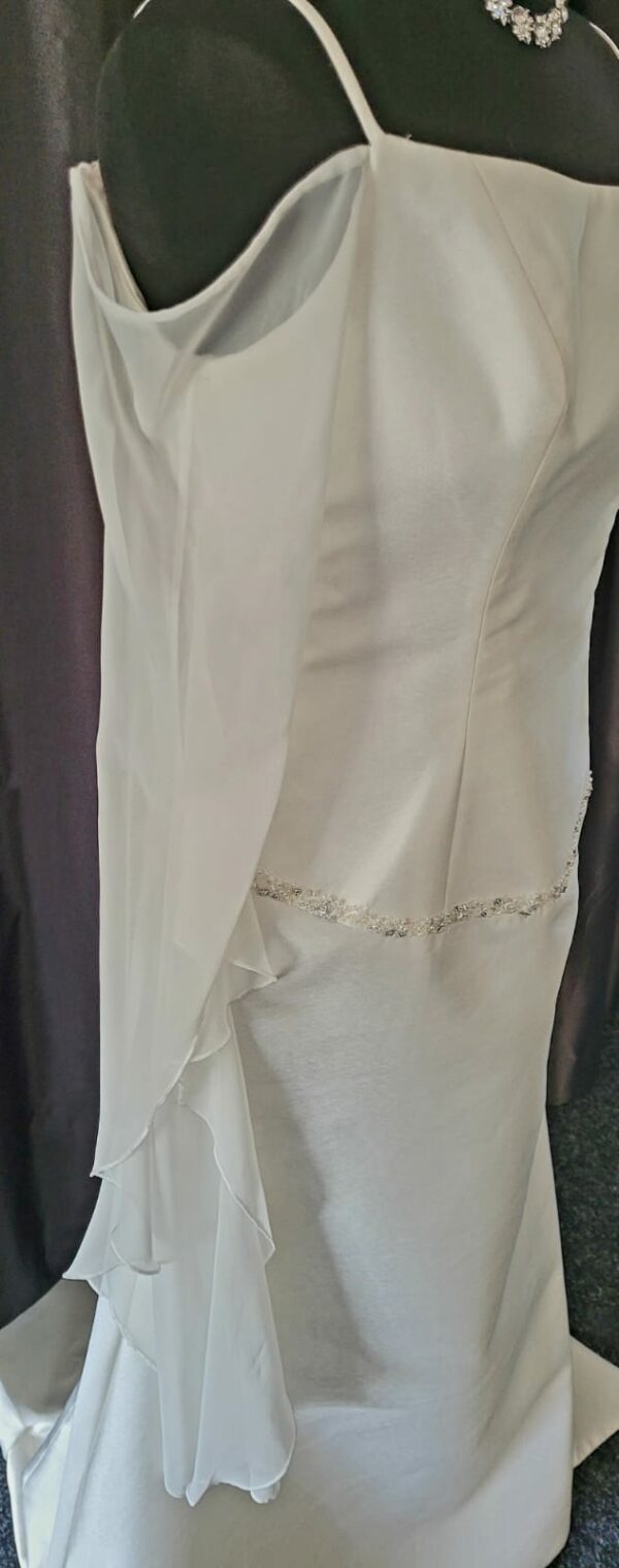 1638  WHITE WEDDING DRESS  £200 - Image 2
