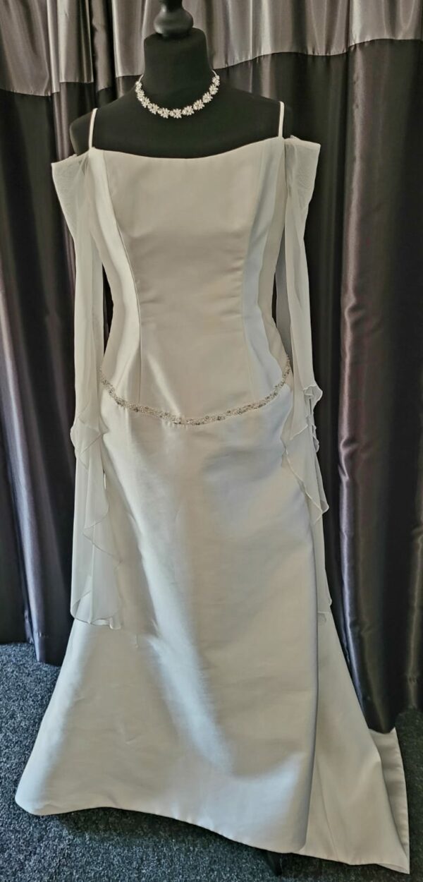 1638  WHITE WEDDING DRESS  £200