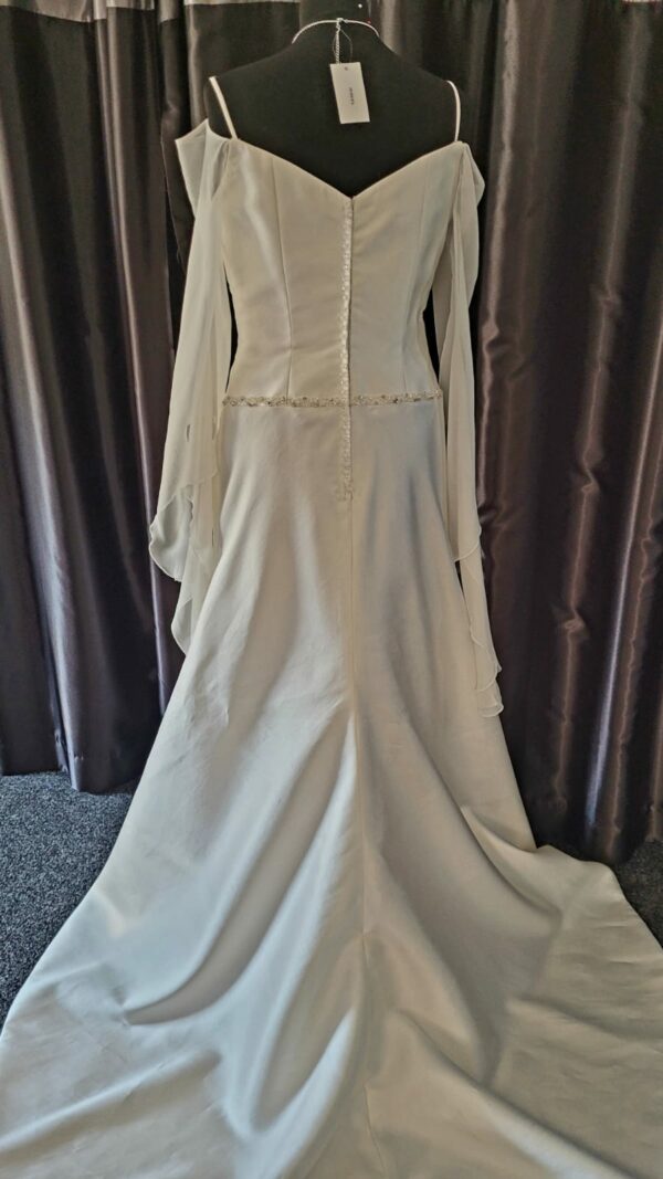 1638  WHITE WEDDING DRESS  £200 - Image 3