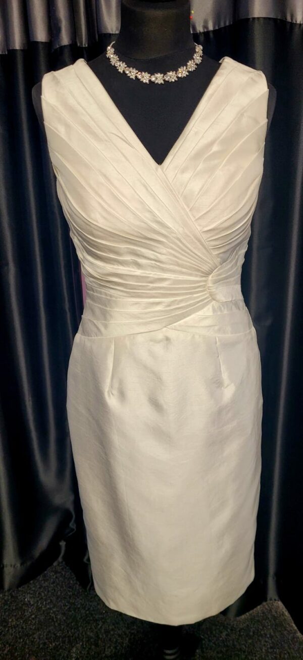 2280M  IVORY WEDDING DRESS  WAS: £225  NOW: £112