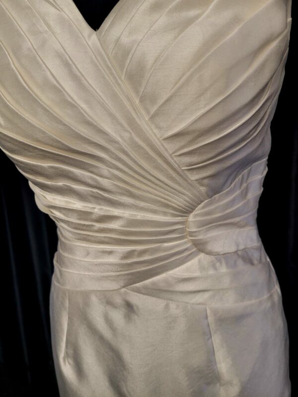 2280M  IVORY WEDDING DRESS  WAS: £225  NOW: £112 - Image 2
