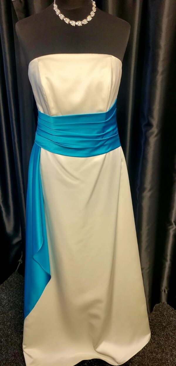 2614R  IVORY WEDDING DRESS  WAS: £202  NOW: 100