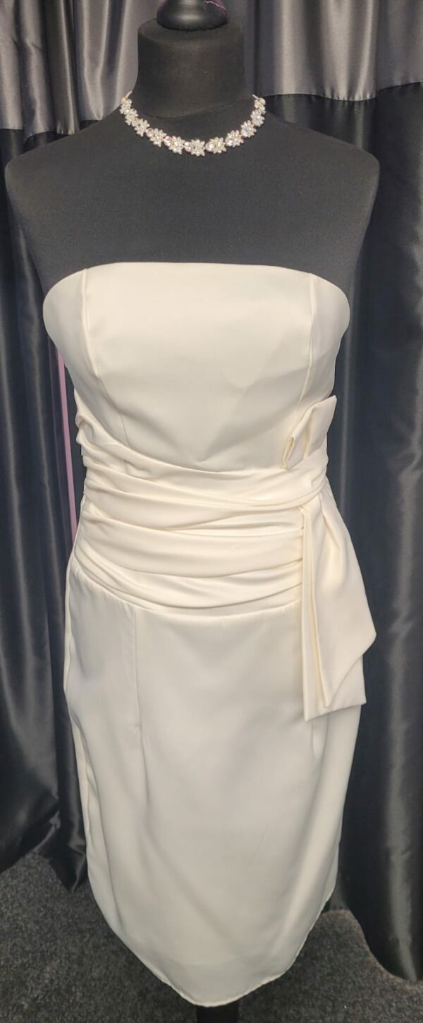 2794  IVORY WEDDING DRESS  WAS: £85  NOW: £40