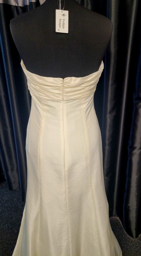 3020M  IVORY WEDDING DRESS  £150 - Image 4