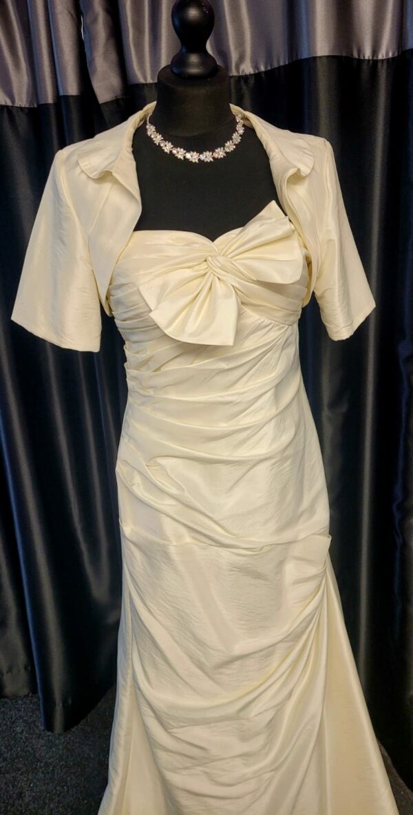 3020M  IVORY WEDDING DRESS  £150