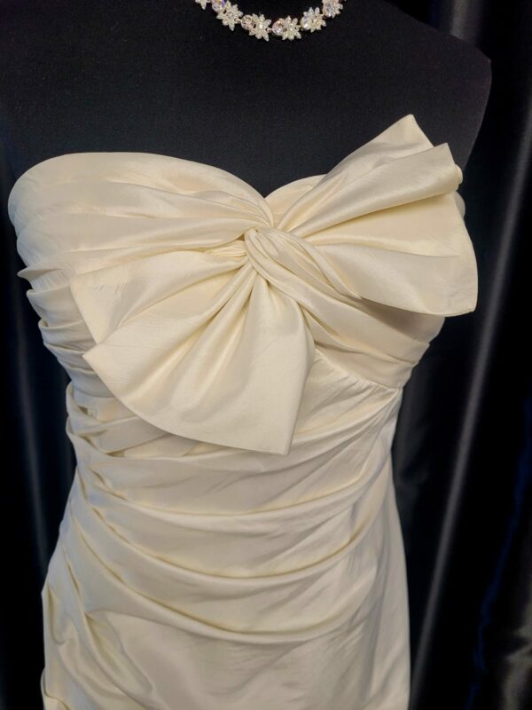 3020M  IVORY WEDDING DRESS  £150 - Image 3