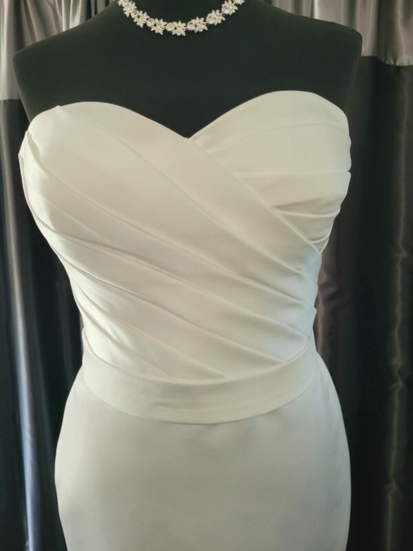493D  IVORY WEDDING DRESS  £320 - Image 2