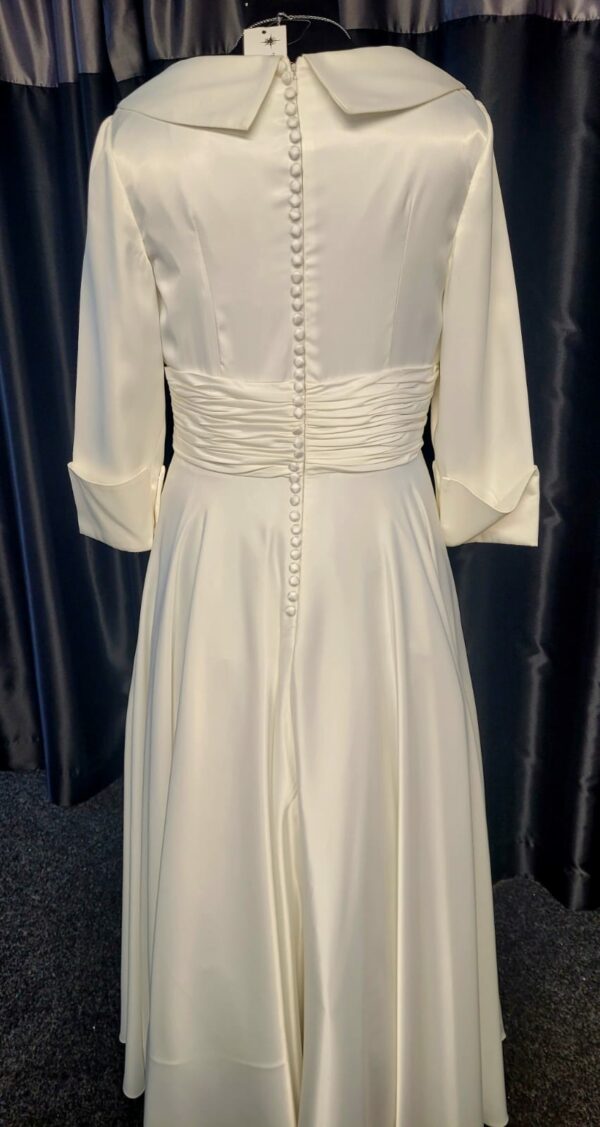 5040D  IVORY WEDDING DRESS  £275 - Image 2