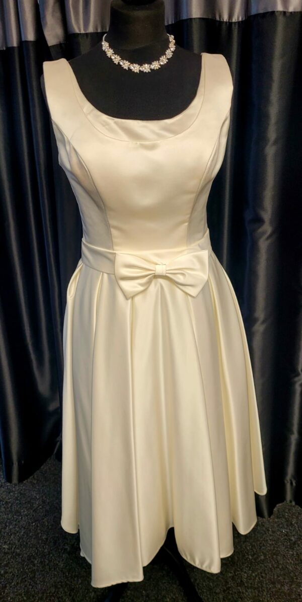 5060L IVORY WEDDING DRESS  £195