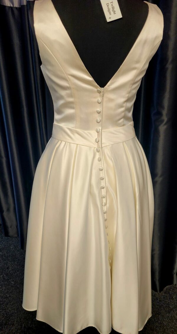 5060L IVORY WEDDING DRESS  £195 - Image 3