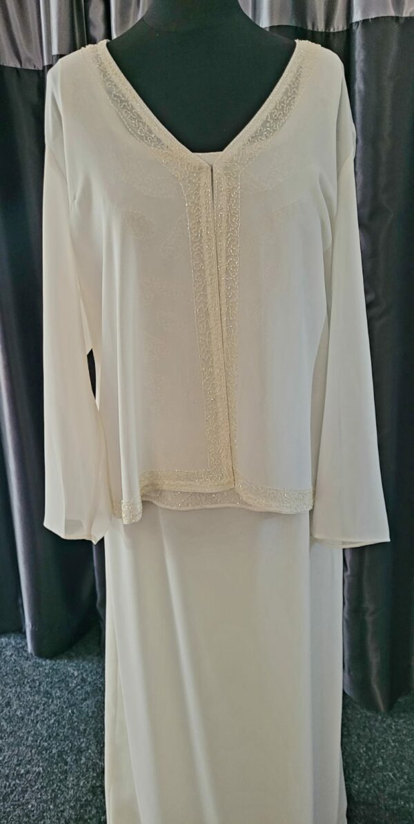 5120  IVORY WEDDING DRESS  WAS: £150  NOW: £50 - Image 3