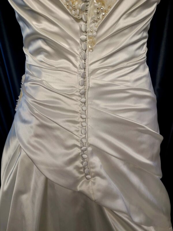5166  IVORY WEDDING DRESS  WAS: £910  NOW: £510 - Image 5