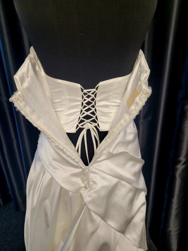 5166  IVORY WEDDING DRESS  WAS: £910  NOW: £510 - Image 6