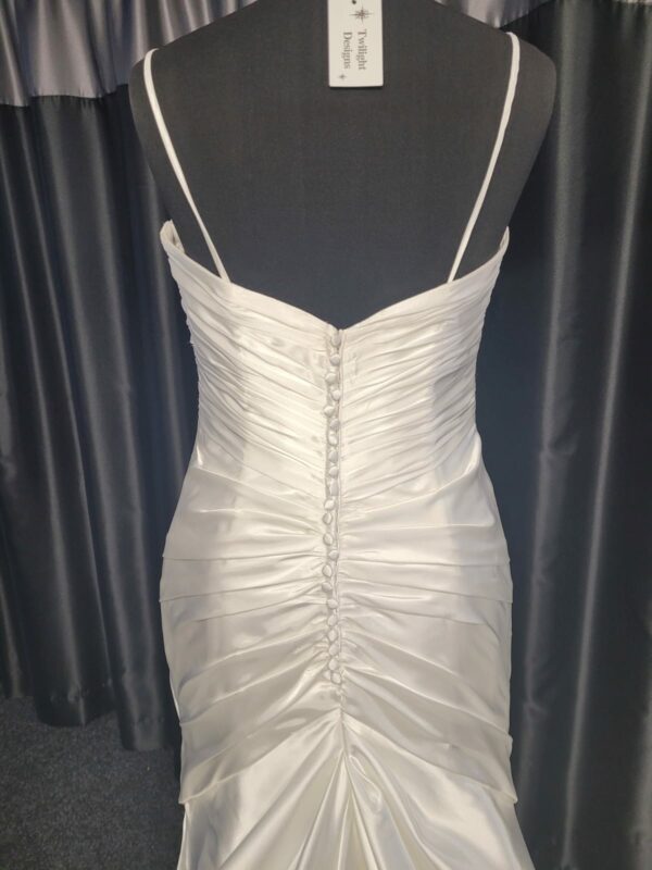 5204  IVORY WEDDING DRESS  WAS: £1,050  NOW: £525 - Image 4
