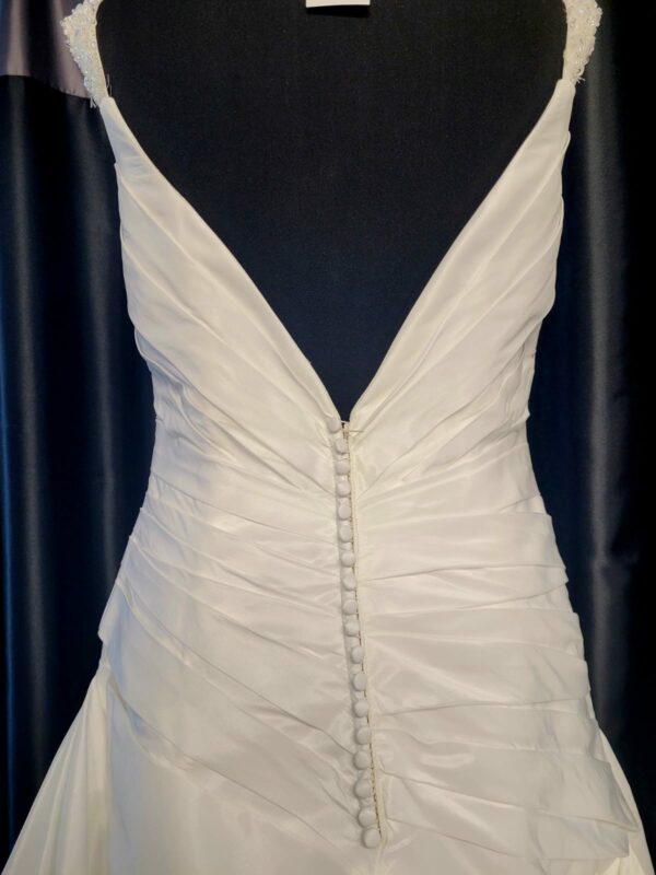 5208 DIAMOND WHITE WEDDING DRESS  WAS: £1,050  NOW: £650 - Image 5
