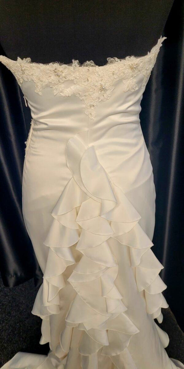 5360  IVORY WEDDING DRESS  WAS: £910  NOW: £510 - Image 3