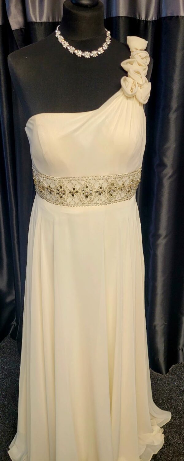61256 IVORY WEDDING DRESS  £255