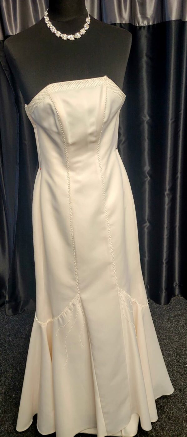 8738  IVORY WEDDING DRESS  WAS: £150  NOW: £50