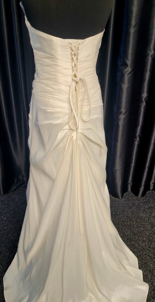 IB01  IVORY WEDDING DRESS  WAS: £230  NOW: £180 - Image 4