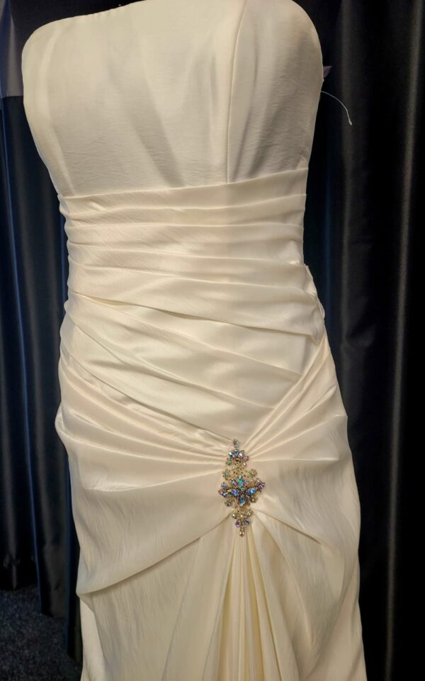 IB01  IVORY WEDDING DRESS  WAS: £230  NOW: £180 - Image 2