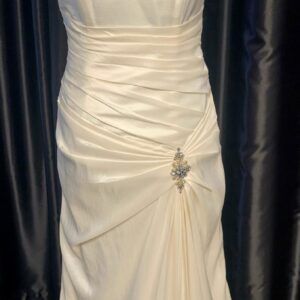 IB01  IVORY WEDDING DRESS  WAS: £230  NOW: £180