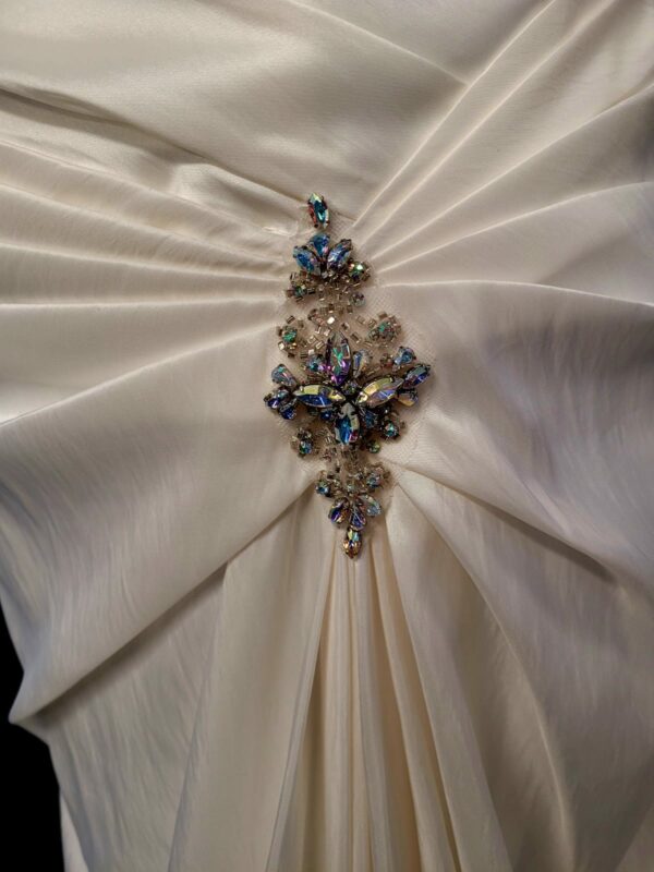 IB01  IVORY WEDDING DRESS  WAS: £230  NOW: £180 - Image 3