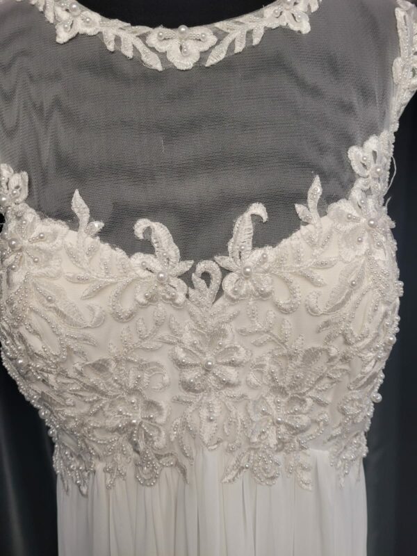 MB160  IVORY WEDDING DRESS  £350 - Image 2