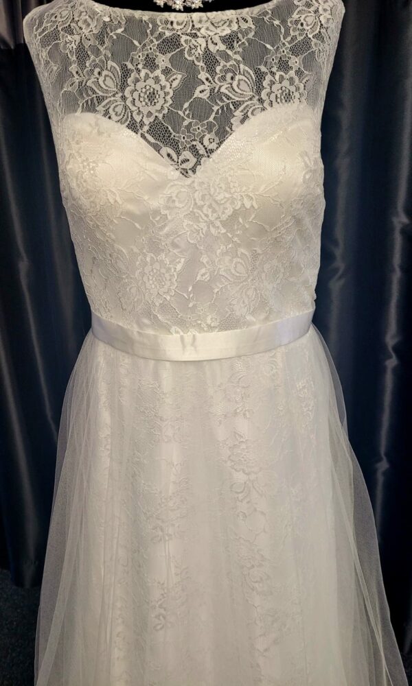 MB1616  WHITE WEDDING DRESS  £455 - Image 2