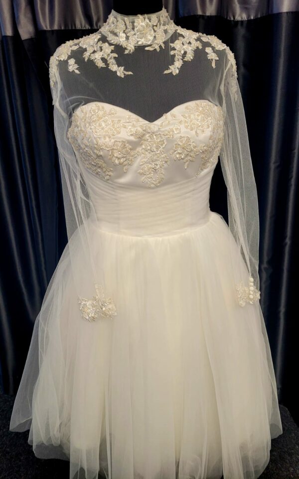 MR12003 IVORY WEDDING DRESS  £1,250