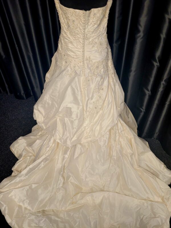 WD1  IVORY WEDDING DRESS  £1,050 - Image 4
