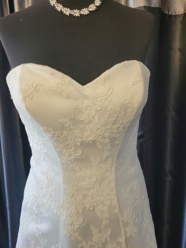 WD2  WHITE WEDDING DRESS  £1,500 - Image 2