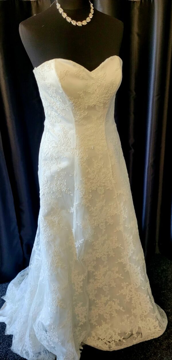 WD2  WHITE WEDDING DRESS  £1,500