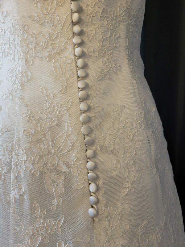 WD2  WHITE WEDDING DRESS  £1,500 - Image 4