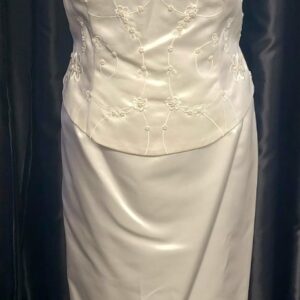 WD5  IVORY WEDDING DRESS  WAS:£90  NOW: £50