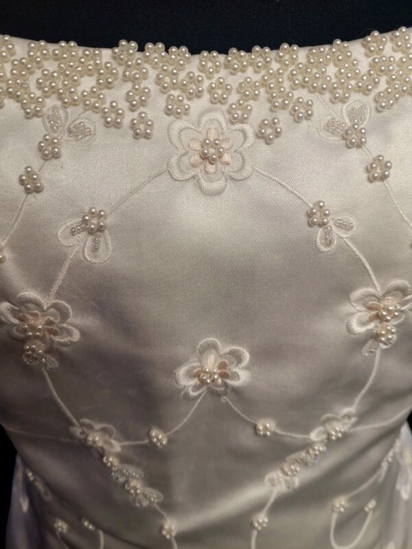 WD5  IVORY WEDDING DRESS  WAS:£90  NOW: £50 - Image 3
