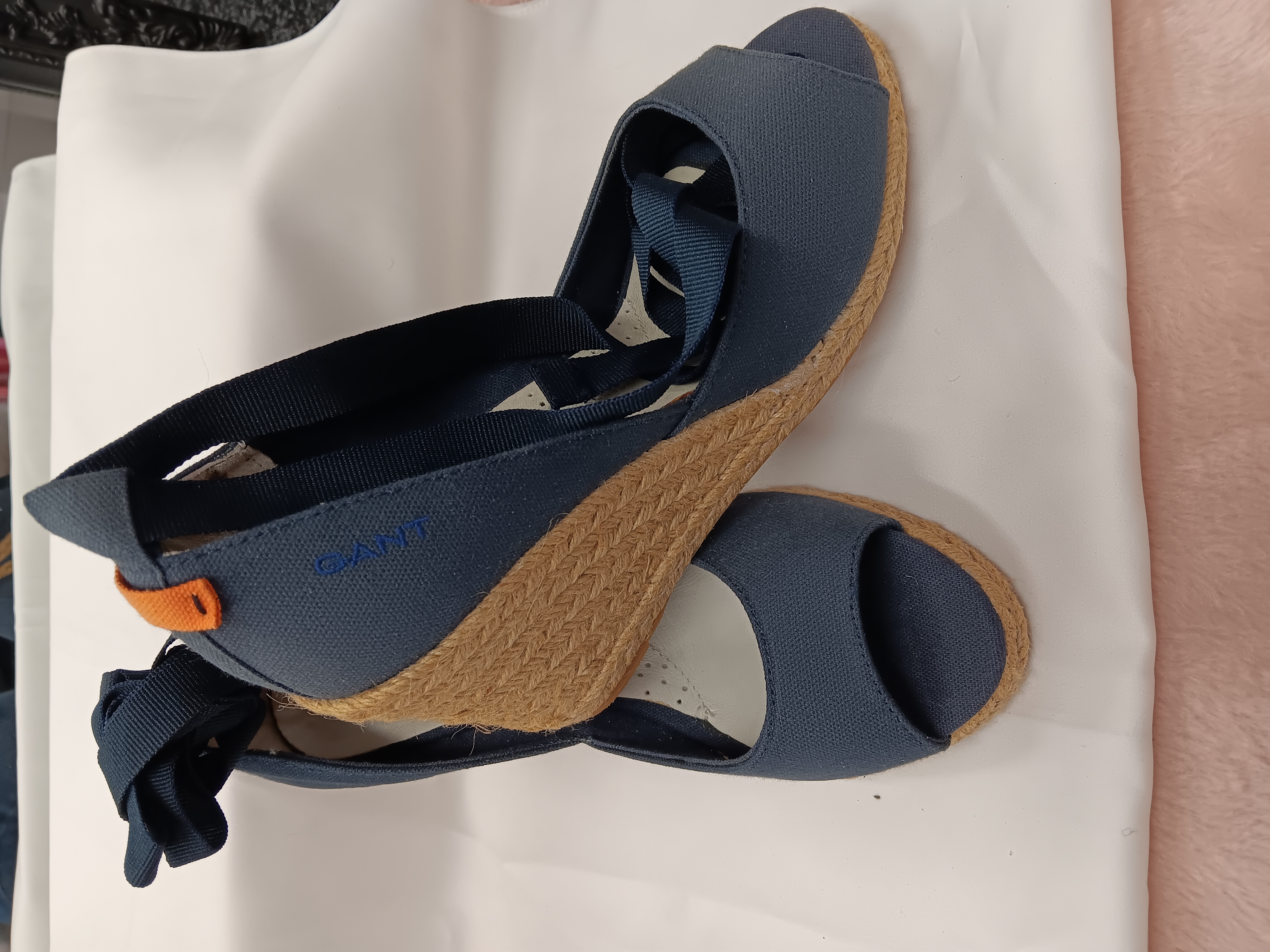 Gant Wedge