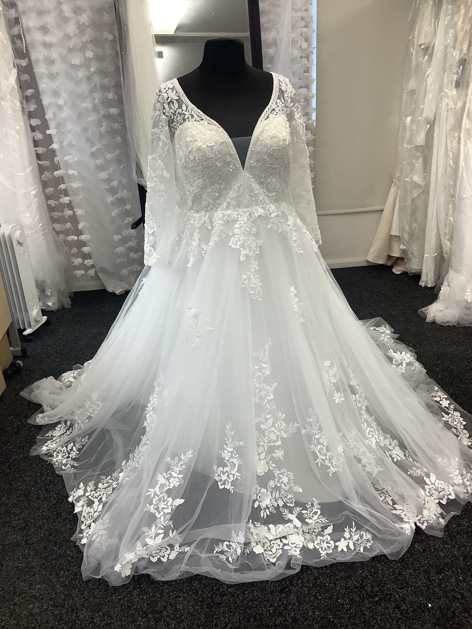 Sydney's Closet Wedding Dress